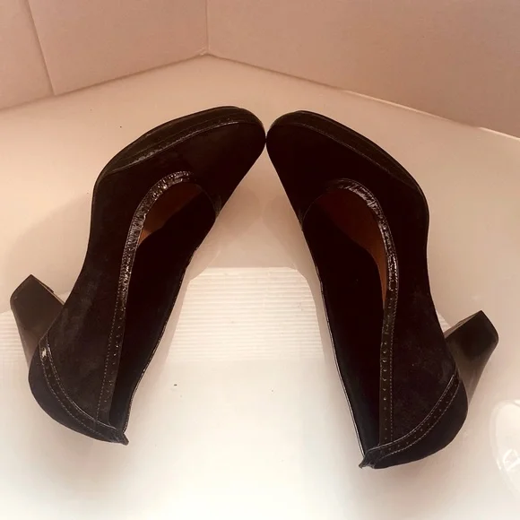 CLARKS Black Leather Sz 9M Slip on Block heels Trim Accent Comfy Career Pumps - Picture 5 of 9